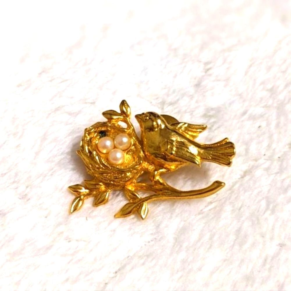 Vintage Goldtone Bird with Nest Brooche Faux Pearl Accents